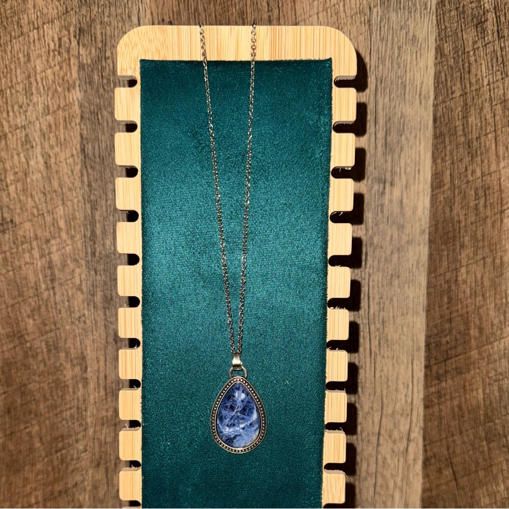 NWT - Paparazzi Silver Necklace with Blue Stone Pendant Set